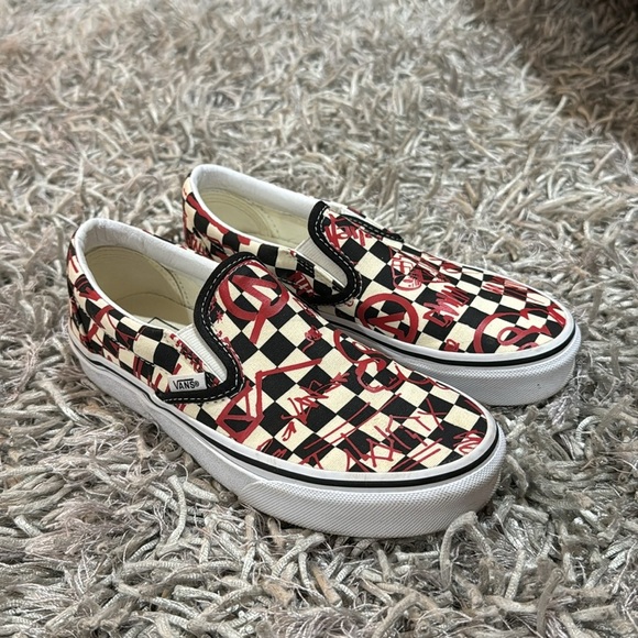 Vans Graphic Shoes.‎ Women’s 5.5. Men’s 4. - Picture 2 of 4